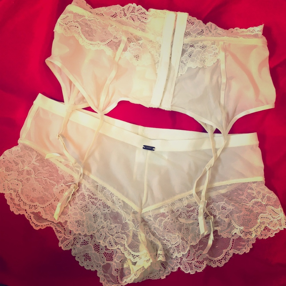Calvin Klein cream garter belt and panty set szS